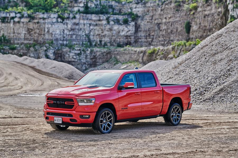  Ram 1500 Sport Crew Cab (DT) 2018 года  (CA) (фото 1 из 40)